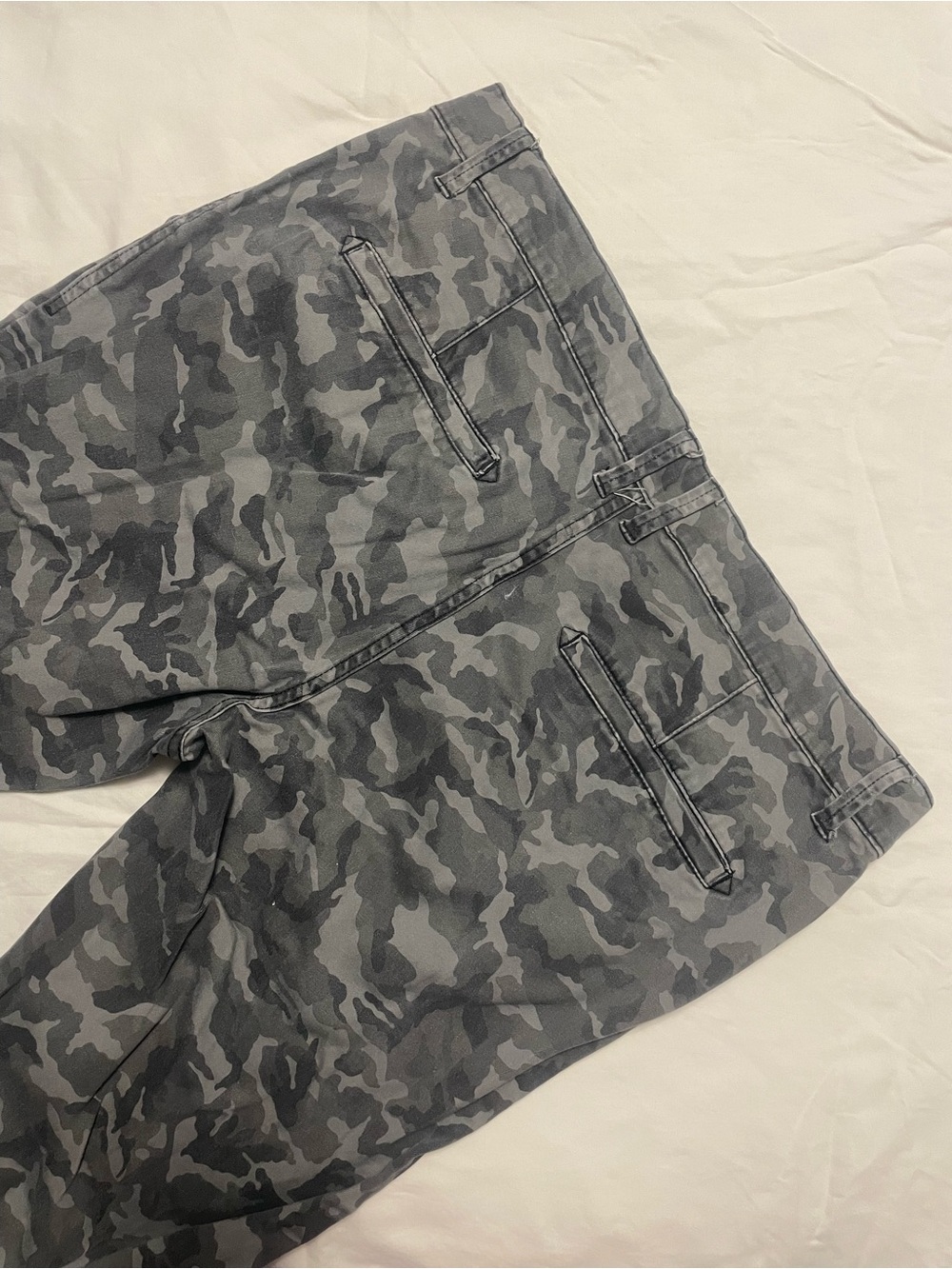 BLACK Brand Gray Camouflage Low Rise Slim Straight Pants 34x30